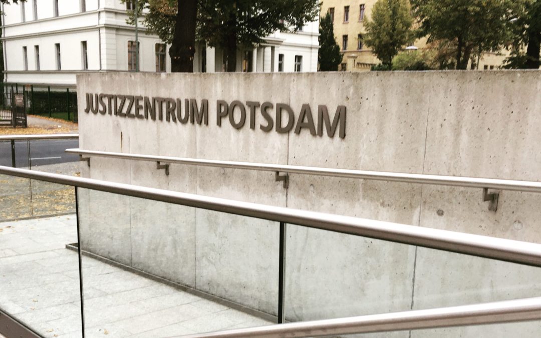 Eingang vom Justizzentrum Potsdam