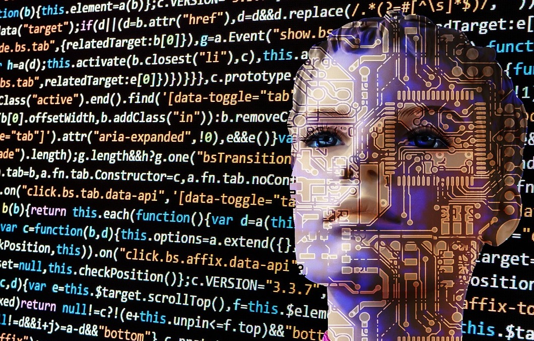 Roboter Frau schaut auf Zahlen und codes vor schwarzen Hintergrund
